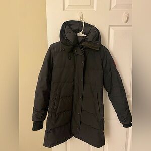Size Small Canada Goose jacket, below knee, barely worn, excellent condition